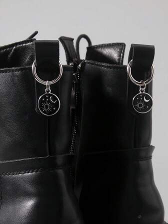 Goth قطعتان من زينة الأحذية بشكل فراشة