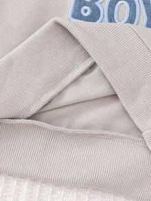 SHEIN Playful Pals 2 Stücke Baby Jungen/Mädchen Lässig Outfit Set, Englisch Buchstaben Muster Rundhals Langarm Top kombiniert mit modischen Englisch Buchstaben Muster Jeans Hose, geeignet für Zuhause, Camping, Party, Herbst