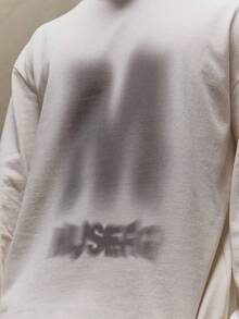 Musero 春夏衣橱超大款长袖模糊风格印花品牌T恤 - 米色 - 查看 6