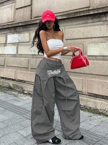 Coolane 女士夏季街头休闲装，外出休闲装，采用独特的带子细节和机织面料，红色长裤 - 灰色 - 查看 5