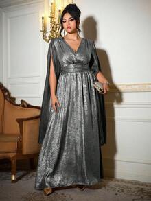 Roveilla 大码优雅派对金属色V领褶皱连衣裙，适合春秋季节穿着。另有大码晚礼服、大码缎面连衣裙、新娘母亲礼服、大码银色连衣裙、银色女士正式礼服、大码正式礼服、大码优雅派对连衣裙等款式可供选择。 - 銀色 - 查看 1