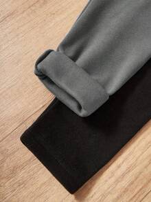 SHEIN Genkimix Kids 2 件套男童套装：黑色和灰色保暖长袖上衣和裤子，保暖内衣套装