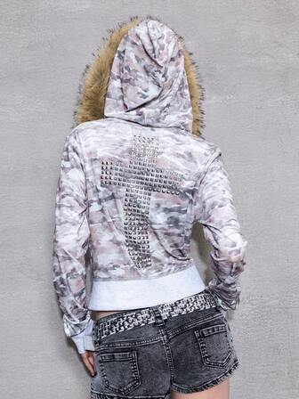 ROMWE Avant كارديجان نسائي مبطن بالفرو المزيف ذو قبعة بطراز الكاموفلاج المخملي بطراز Y2K، مناسب للخريف والشتاء