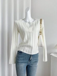 SHEIN LUNE كنزة صوفية قميص كلاسيكية بياقة على شكل حرف V مصنوعة من الأقمشة المحبوكة بشكل مضلع، بلون واحد، بتصميم ضيق، مقاومة للتكتل، بطول قصير، متعددة الاستخدامات للنساء، مناسبة للربيع والخريف - أبيض - مشاهدة 1