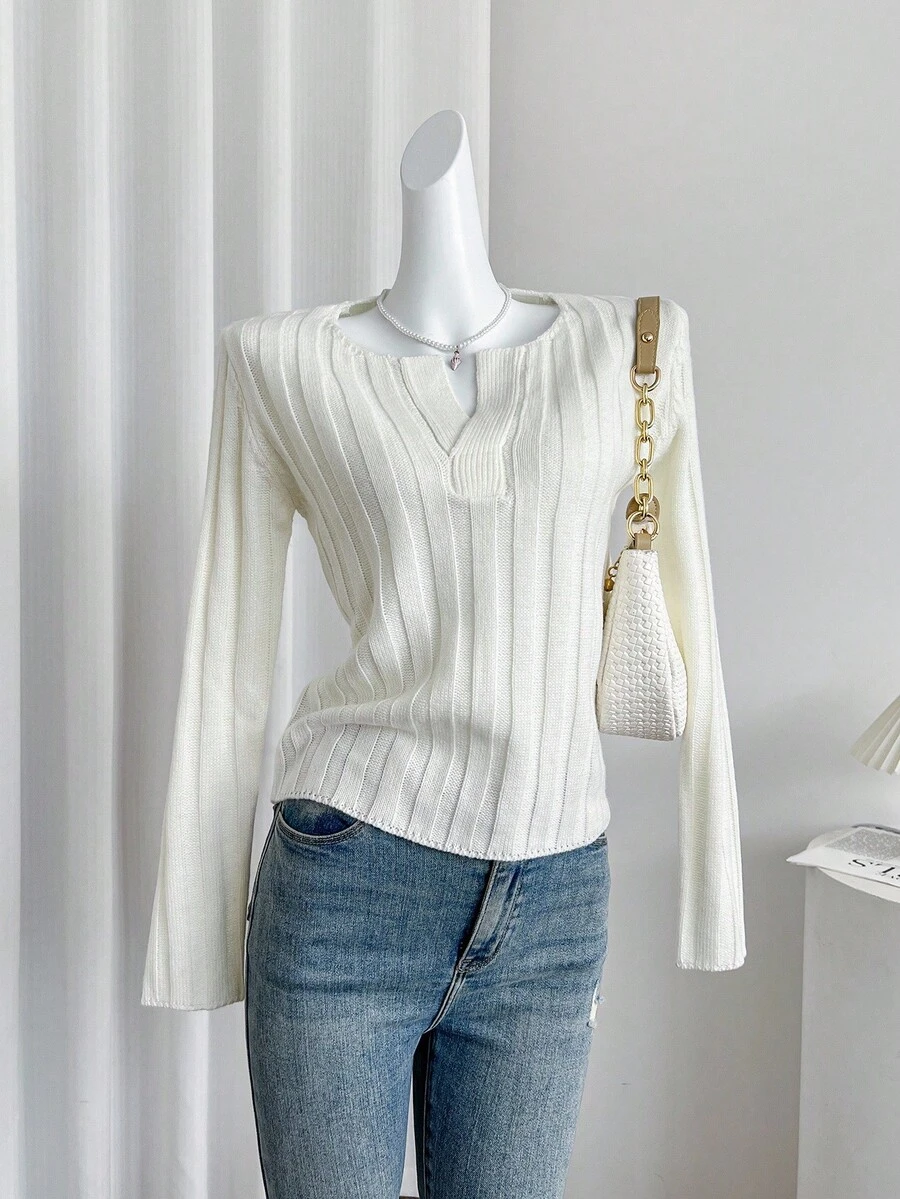 SHEIN LUNE كنزة صوفية قميص كلاسيكية بياقة على شكل حرف V مصنوعة من الأقمشة المحبوكة بشكل مضلع، بلون واحد، بتصميم ضيق، مقاومة للتكتل، بطول قصير، متعددة الاستخدامات للنساء، مناسبة للربيع والخريف - أبيض - مشاهدة 1