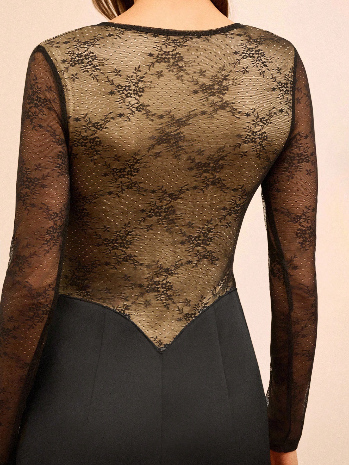 Vestido Midi com Parte Superior de Renda, Decote Profundo e Saia de Veludo