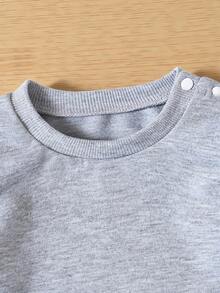 SHEIN Vintaside Kids 嬰兒時尚牛仔吊帶褲與長袖T恤套裝 寶寶復古吊帶褲 男童女童牛仔褲 藍色男童套裝 - 灰色 - 查看 5