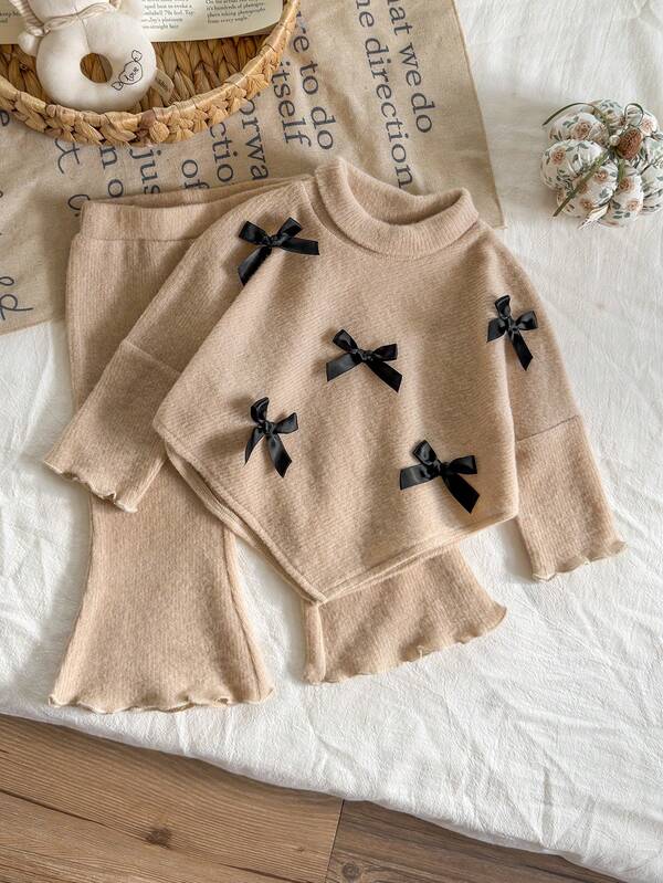 SHEIN 2 Stücke Baby Mädchen Schleife Dekor Strick Set, hellhäutiger Rollkragenpullover mit passender Schlaghose, süß & lässig für Herbst/Winter