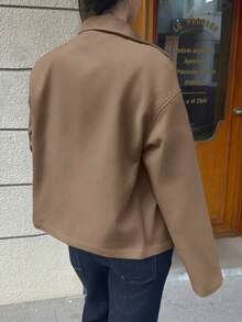 SHEIN Unity Áo khoác ngoài ngắn màu mơ, cổ khoét hai bên, cài nút hai hàng khuy, túi, tay dài, thời trang, đi làm, công sở, thường ngày, thanh lịch, cổ điển, học thuật, hàng ngày, hẹn hò, nữ, thu/đông - màu nâu - Xem 2