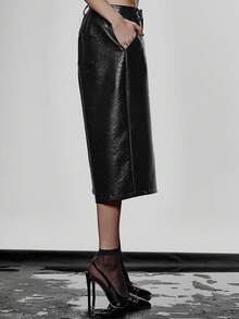 MUSERA Shorts largos de cuero sintético con botón asimétrico en la cintura, ropa de calle cool, para salir de noche, sexy, para fiestas, San Valentín, primavera y verano, de uso casual - Negro - Ver 3