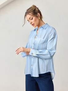 BizChic 2025 秋冬新款蓝色条纹翻领前扣式女衬衫，现代优雅时尚办公/休闲装，百搭浪漫风格，适合正式场合、派对、婚礼、音乐会、早午餐、机场、国庆节、新年、圣诞节、感恩节 - 藍色 - 查看 5