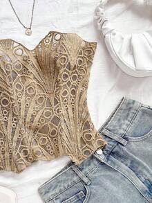 Soleia Top corset ajustado con encaje de doble capa y hombros descubiertos, estilo vanguardista y sexy para vacaciones, de moda europea y americana. Prenda moldeadora blanca con bordados calados, atuendo para club nocturno de mujeres.