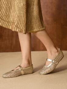 MOTF PREMIUM Giày lưới đánh cá kiểu Pháp cổ điển màu vàng kim mới cho mùa xuân và hè, giày nữ có chữ "word" kết hợp với giày ba lê, mũi vuông, đế bằng, kiểu Mary Jane, nhẹ, thoải mái và đa năng, thoáng khí và bền, không gây đau chân, thanh lịch thường ngày, giày đi biển cao cấp. - Vàng - Xem 5