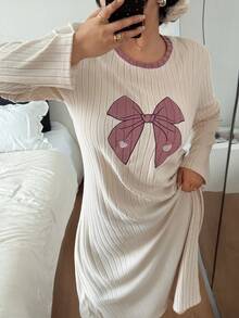 SHEIN Đầm ngủ dài tay cổ tròn thêu hình trái tim dáng rộng dành cho nữ, cỡ lớn, thích hợp mặc ở nhà vào mùa thu/đông, trang phục ấm áp, đầm ngủ Moo Moo. - Màu be - Xem 4