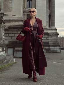 Áo khoác dài midi màu xám có thắt lưng cổ khoét cho nữ - Màu Đỏ Sâu - Xem 3