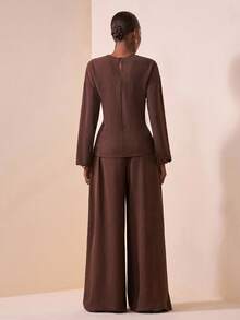 Zivah 2025秋季新款音乐节西部游牧风格生日派对毕业休闲日常装基础百搭休闲邮轮旅行优雅宴会长袖上衣肩部荷叶边设计金属装饰腰带阔腿裤带口袋两件套 - 棕色 - 查看 2