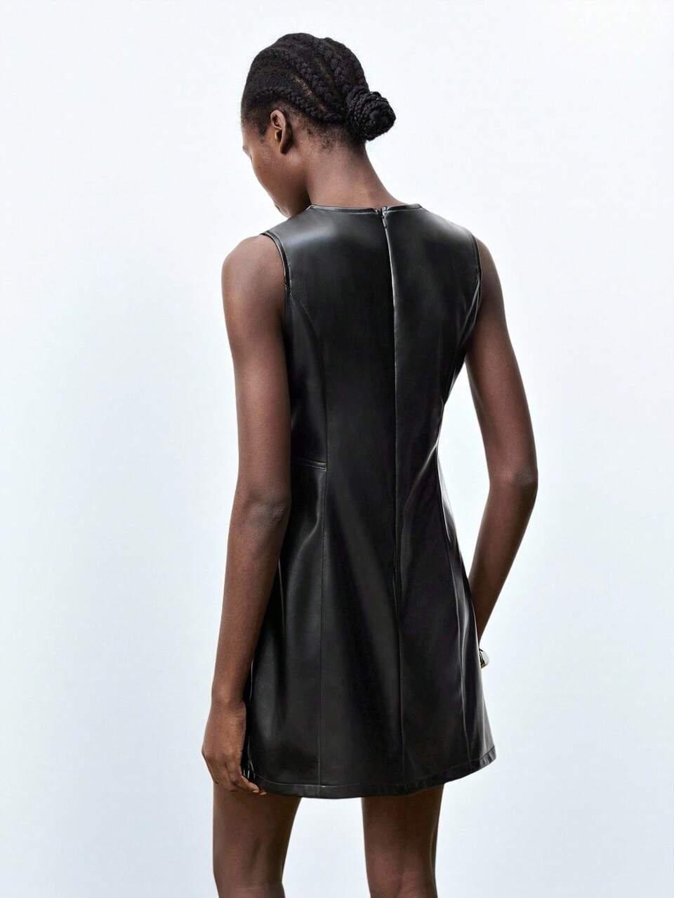 SHEIN Maija Women's Chic Blackness Autumn Sleeveless Round Neck PU Mini Dress,Faux Leather Mod Dress For Night Out,Modern Urban Street-Style Halloween Cosplay