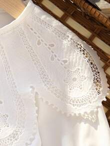 SHEIN Vintaside Kids 1件新生女嬰白色優雅秋季洗禮刺繡蕾絲領長袖開襟鈕扣休閒連身衣生日派對套裝 - 白色 - 查看 7
