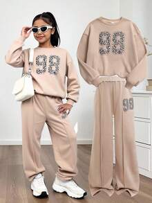 SHEIN Bộ đồ nữ sinh trung học thường ngày phong cách đường phố giản dị họa tiết da báo in số, lót nhiệt, tay áo raglan rộng rãi, cổ tròn và quần ống rộng xếp ly, màu kaki và be, trang phục Y2K cho bé gái, trang phục Y2K, bộ trang phục Y2K, bộ quần áo - Màu Khaki - Xem 7