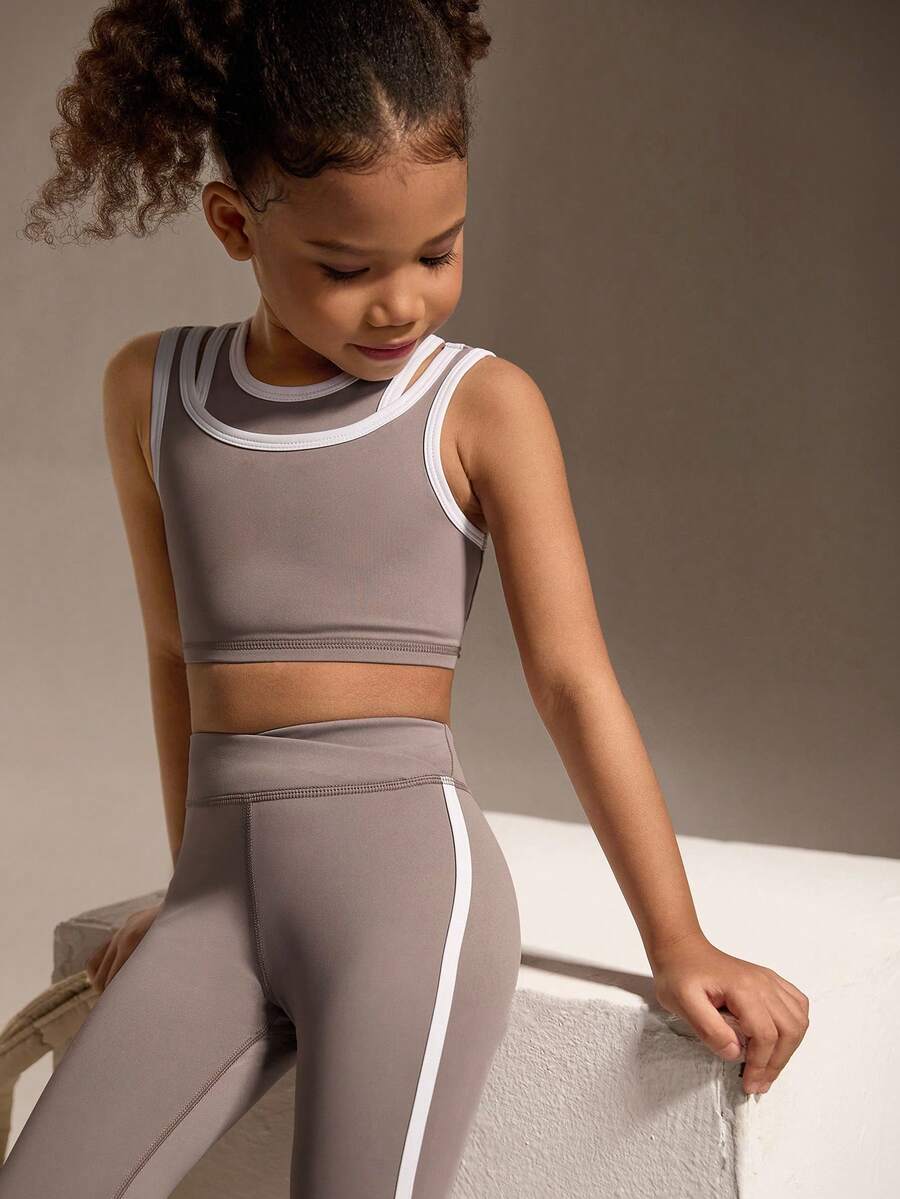 SHEIN 2 piezas Conjunto de ropa deportiva para niñas - Camiseta de tirantes regular + Pantalones regulares, Acanalado/Multicolor + Camiseta deportiva + Pantalones deportivos - Multicolor - Ver 1