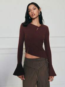 Nöista 深棕色罗纹针织上衣，带有不对称斜襟、斜下摆和喇叭袖；弹性贴身设计在秋季和初冬提供精致的都市通勤外观，并适合晚上的万圣节或节日圣诞节/新年计划。 - 咖啡棕 - 查看 7