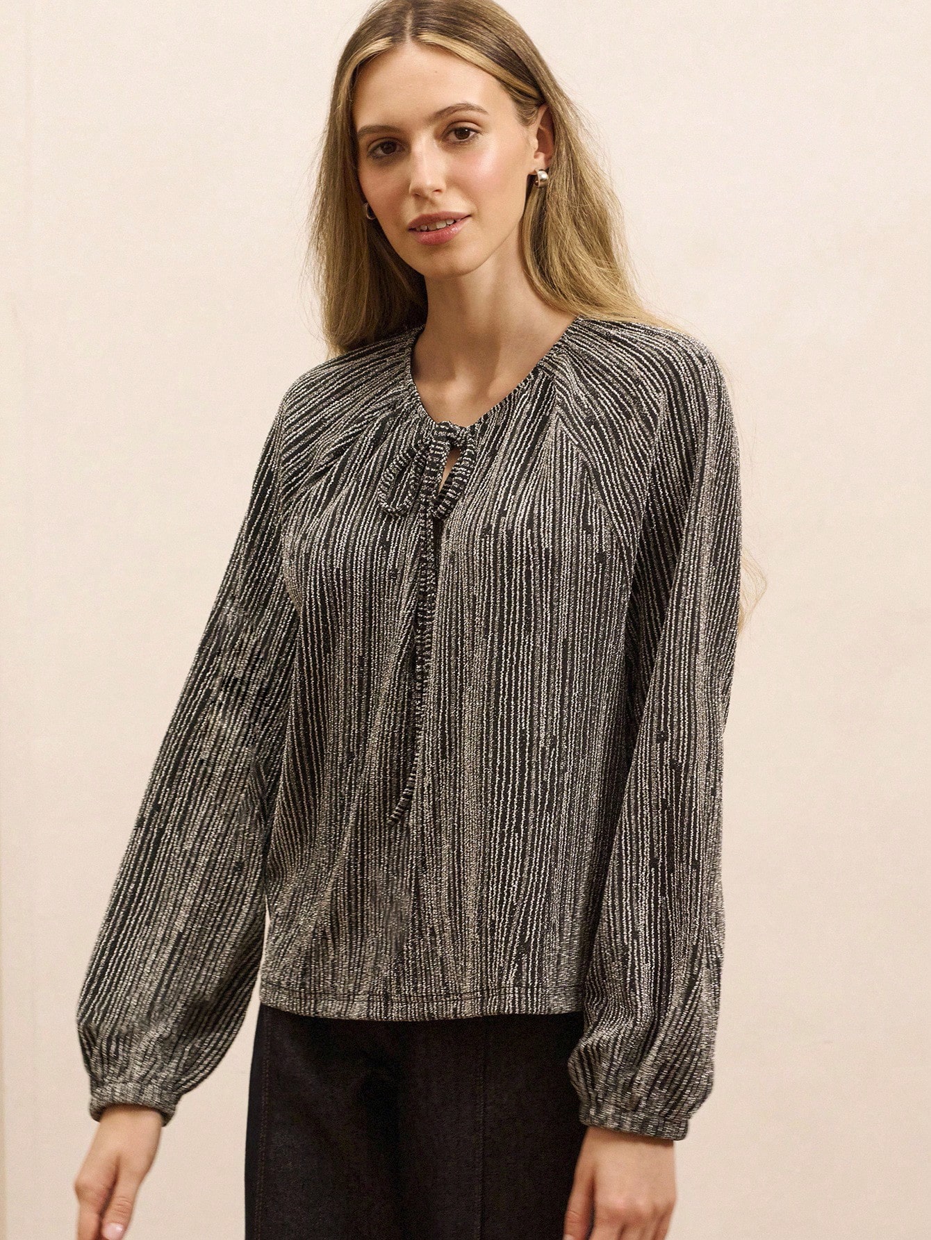 春夏 シルバーメタリック パーティー ルーズフィット トップス ネクタイ付き、春夏パーティートップ、お出かけトップ、ナイトアウトトップ、新年パーティー