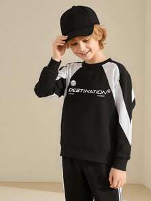 男童休闲字母印花拼色圆领卫衣，适合秋冬季