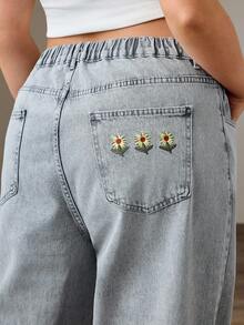 SHEIN Cottnline Plus Size Women Embroidered Mid-Waist Button Pocket Straight Leg Jeans - Light Grey - View 6
