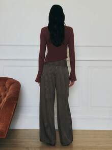 Nöista 细条纹裹身长裤，腰部系带，阔腿剪裁；建筑褶皱为秋季服装增添现代感，为冬季场合增添光彩，并可作为万圣节、圣诞节或新年装扮的多功能基础。 - 咖啡棕 - 查看 2