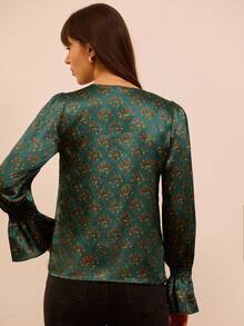 lacRébo 缎面花卉衬衫，V 领，荷叶边袖口，秋季女装，秋冬 - 彩色 - 查看 2