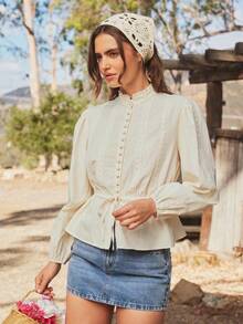 WESTFADE Áo sơ mi peplum xếp nếp cổ bẻ 100% cotton & lỗ khoét hình vỏ sò, thắt nơ phía trước, tay bồng dài, viền ren, ôm sát, xòe, dễ thương cho nữ, mùa thu, mùa đông, phong cách Boho, hòa nhạc đồng quê, trang phục miền Tây - Màu be - Xem 6