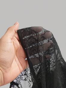 ROMWE J-Fashion Y2K 性感蕾丝拼布黑色毛领短款开衫，可搭配吊带背心或连衣裙 - 黑色 - 查看 8