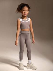 SHEIN 2 piezas Conjunto de ropa deportiva para niñas - Camiseta de tirantes regular + Pantalones regulares, Acanalado/Multicolor + Camiseta deportiva + Pantalones deportivos - Multicolor - Ver 4