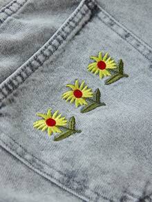 SHEIN Cottnline Plus Size Women Embroidered Mid-Waist Button Pocket Straight Leg Jeans - Light Grey - View 7