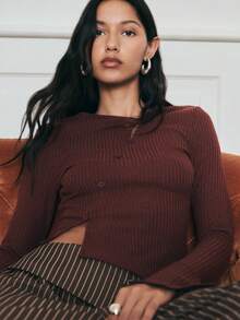 Nöista 深棕色罗纹针织上衣，带有不对称斜襟、斜下摆和喇叭袖；弹性贴身设计在秋季和初冬提供精致的都市通勤外观，并适合晚上的万圣节或节日圣诞节/新年计划。 - 咖啡棕 - 查看 3
