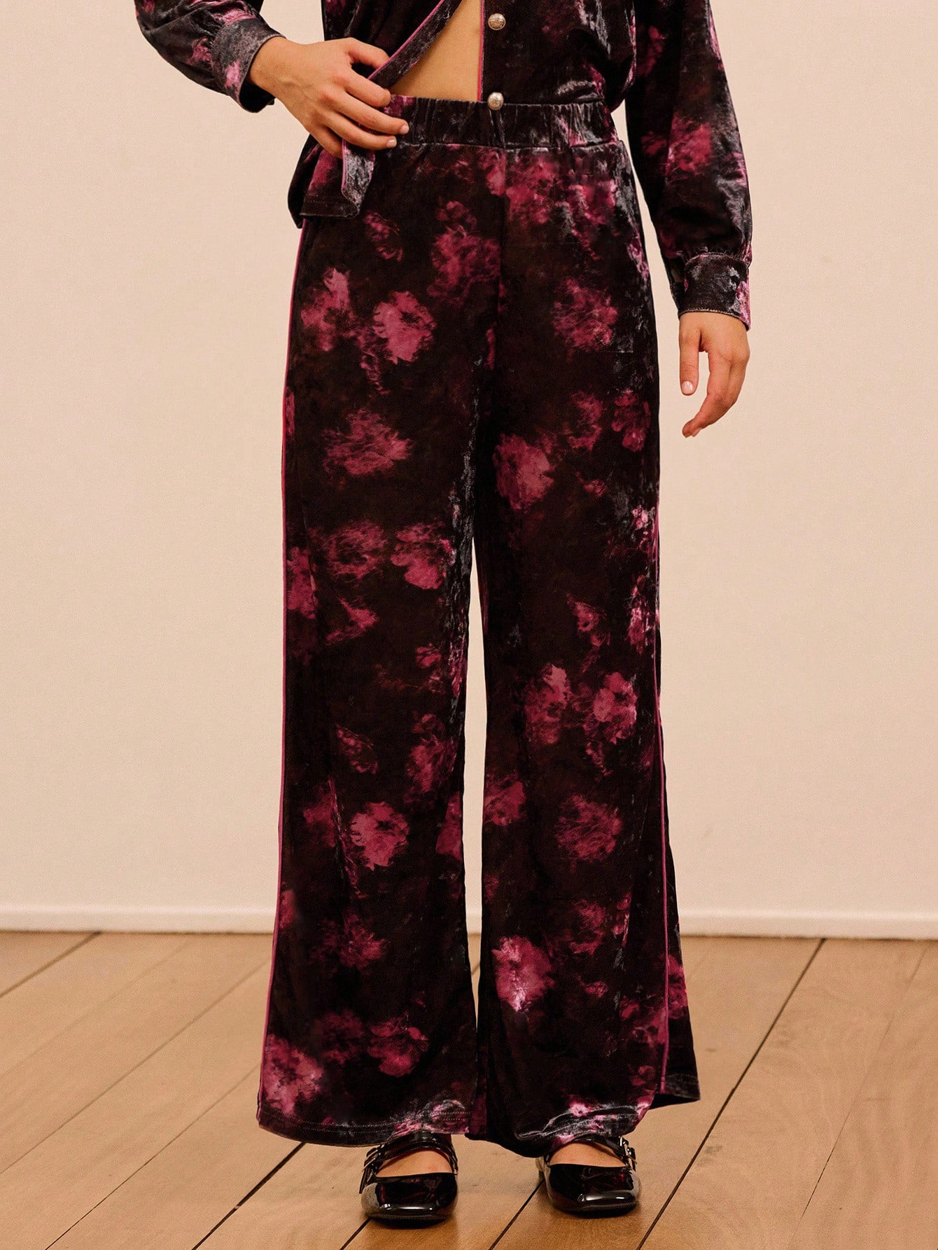 Pantalon en velours à fleurs avec passepoil contrastant et taille élastiquée. Vêtements d'automne pour femmes, tenues d'automne, vêtements d'automne et d'hiver pour femmes