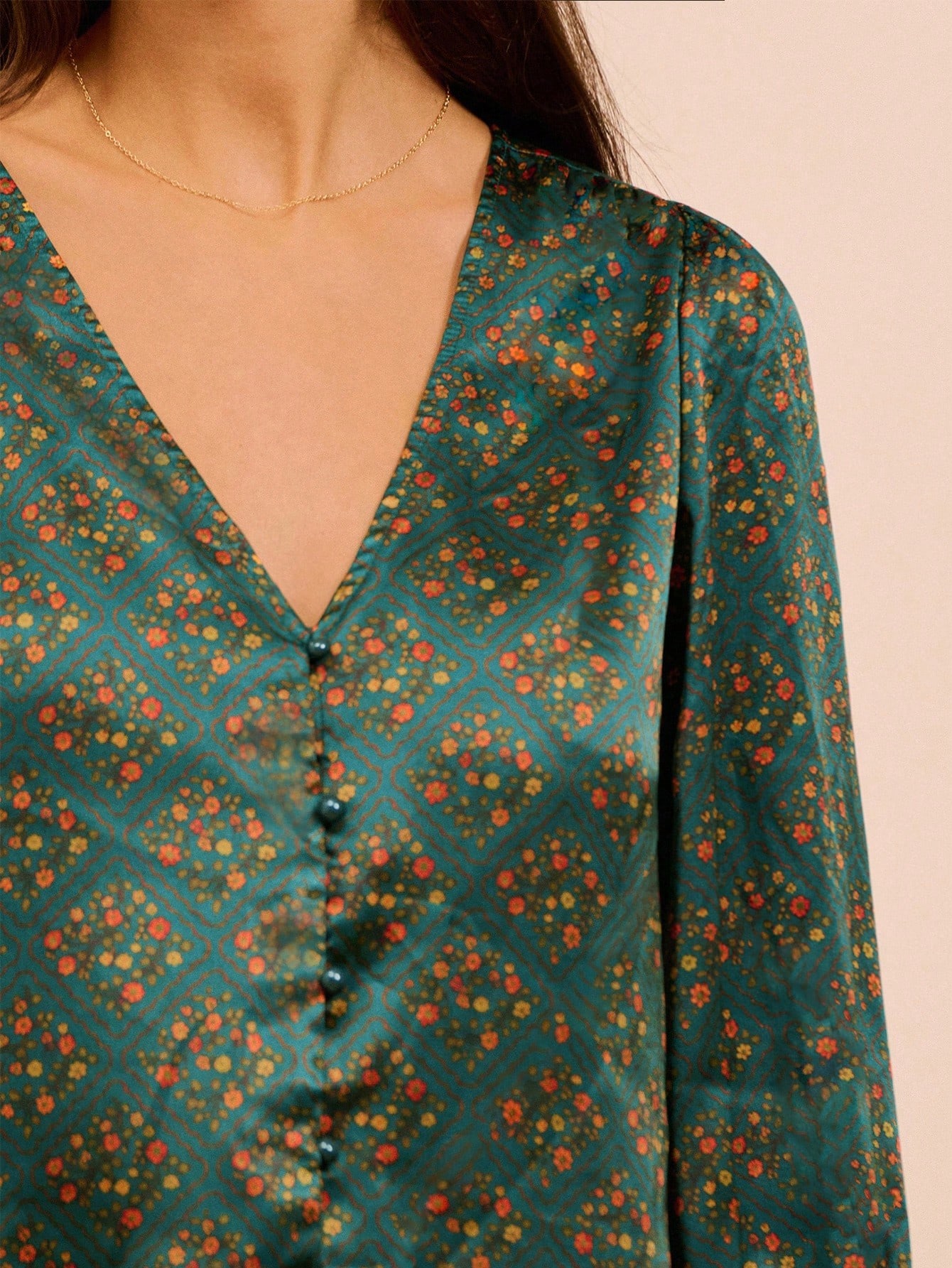 Blusa de satén con estampado floral, cuello en V y puños con volantes para mujer, ideal para primavera, verano, negocios y uso casual en la oficina en invierno