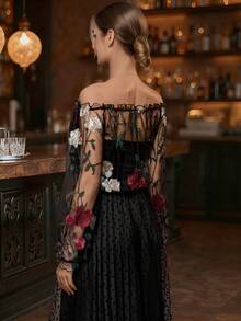 EMERY ROSE 女装时尚透明网眼钩针刺绣碎花露肩灯笼袖短款上衣 - 黑色 - 查看 2