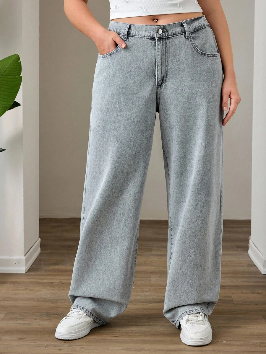 SHEIN Cottnline Plus Size Women Embroidered Mid-Waist Button Pocket Straight Leg Jeans - Light Grey - View 1