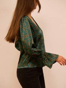 lacRébo 缎面花卉衬衫，V 领，荷叶边袖口，秋季女装，秋冬 - 彩色 - 查看 3