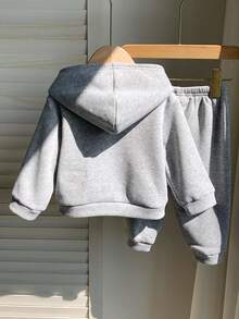 SHEIN 2 件婴儿男女通用服装，可爱灰色字母印花连帽衫和慢跑裤套装，婴儿冬装 - 彩色 - 查看 2