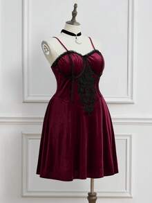 ROMWE Christmas Plus Size Solid Color Vintage Romantic Gothic Lace Design Velvet Dress - Burgundy - View 3