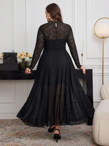 Modelyn Vestido elegante, minimalista y romántico de manga larga con encaje y ajustado para tallas grandes - Negro - Ver 2