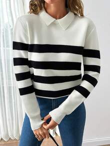 Maglione senza tempo a righe con colletto, con un audace motivo bianco e nero, per uno stile preppy e sofisticato