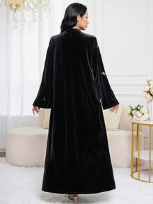 Al Najma V领刺绣天鹅绒优雅连衣裙，精致魅力 - 黑色 - 查看 7