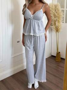 CovetEZ 2 件女士休闲甜美家居舒适灰色吊带蕾丝拼布上衣和灰色甜美荷叶边家居裤休闲宽肩带上衣和裤子套装蕾丝花边睡衣套装女士睡衣套装舒适睡衣套装夏季睡衣套装可爱睡衣套装 - 灰色 - 查看 3