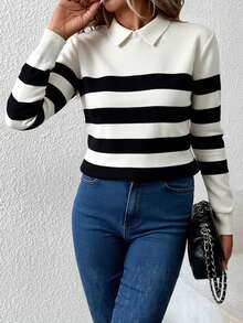 Maglione senza tempo a righe con colletto, con un audace motivo bianco e nero, per uno stile preppy e sofisticato