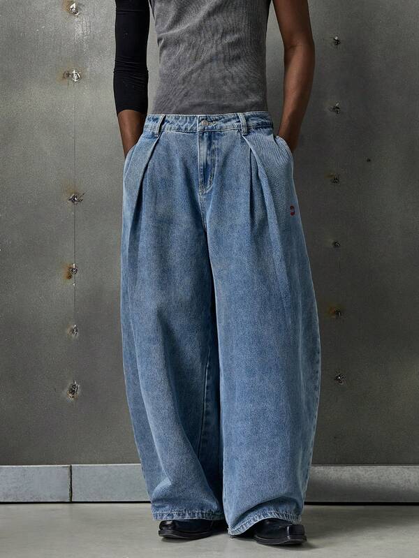 NEON BLANC Jeans con pieghe, lavati e consumati, con tasche