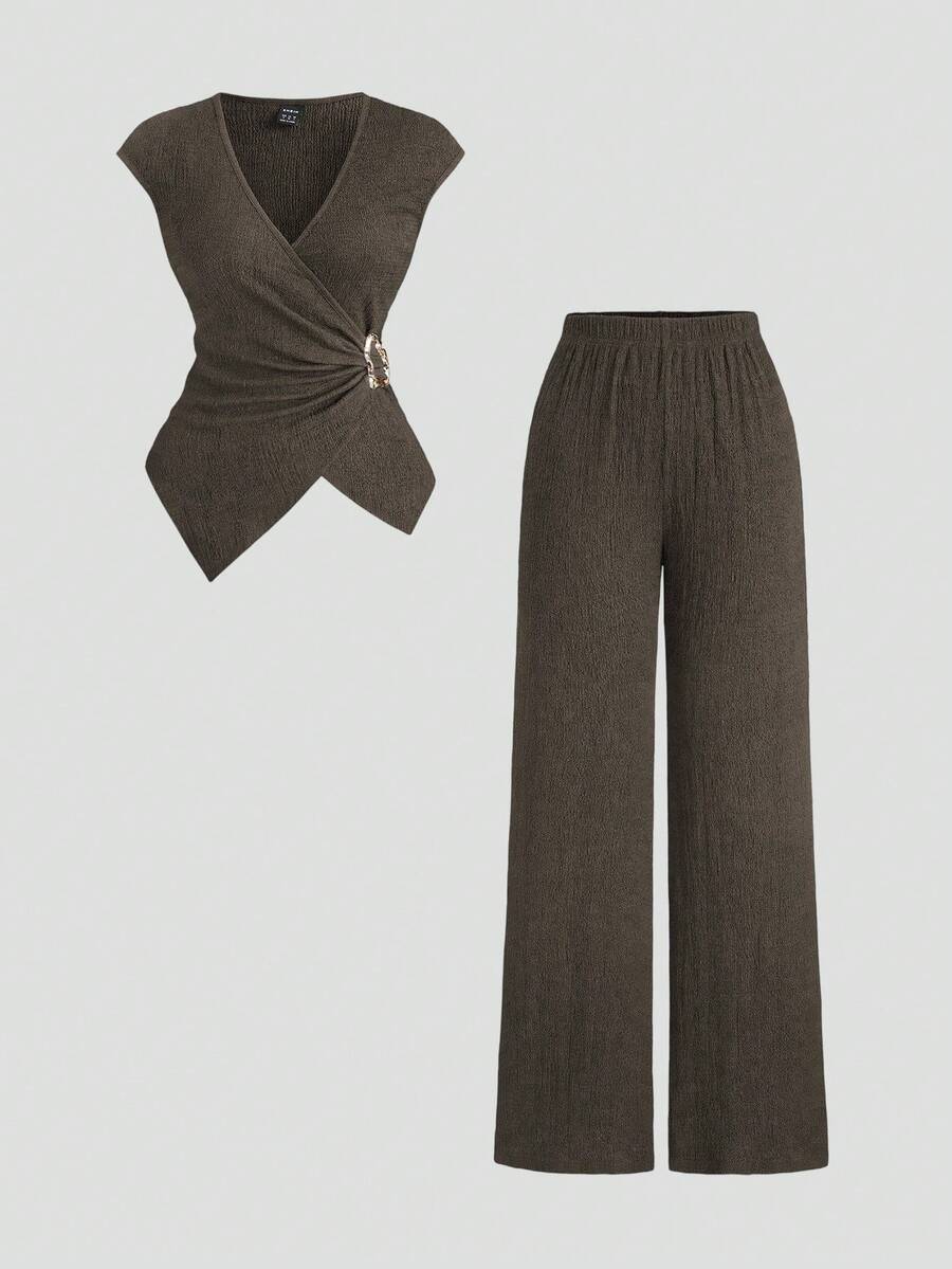 Sweetra 2 件套女士简约通勤针织纹理舒适休闲金属扣装饰套装，秋季