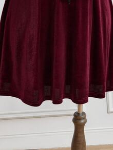 ROMWE Christmas Plus Size Solid Color Vintage Romantic Gothic Lace Design Velvet Dress - Burgundy - View 6